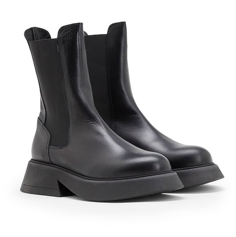 Black Leather Women's Chelsea Ankle Boots  size 37/ us 7